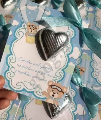 Ad gunu konfetleri