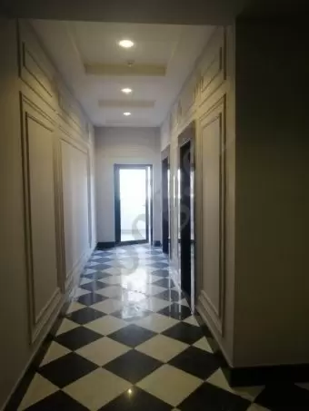 İcərisəhər Axundov bagin yani 5 otaqlı mənzil satılır