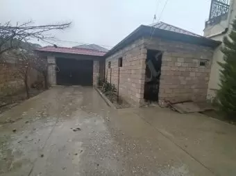 MASAZIR QƏSƏBƏSİ YENİ BAKI YAŞAYIŞ KOMPLEKSİNİN ARXASINDA PAKET KUPÇA DÖVLƏT İPOTEKASINA YARARLI HƏYƏT EVİ SATILIR