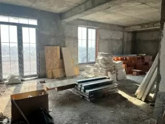 MASAZIR QƏSƏBƏSİ ŞÜŞƏLİ GÖZOXŞAYAN BİNA KREDİTLƏ PODMAYAK TƏMİRSİZ MƏNZİL TƏCİLİ SATILIR