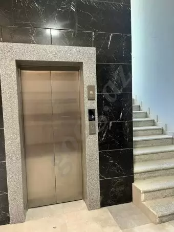 MASAZIR QƏSƏBƏSİ ŞÜŞƏLİ GÖZOXŞAYAN BİNA KREDİTLƏ PODMAYAK TƏMİRSİZ MƏNZİL TƏCİLİ SATILIR