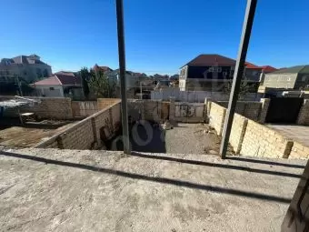 MASAZIR YENİ BAKI YAŞAYIŞ KOMPLEKSİNİN ARXASINDA MÜASİR ÜSLUBDA İNŞA EDİLMİŞ ZÖVQLÜ PAKET KUPÇA HƏYƏT EVİ VİLLA SATILIR