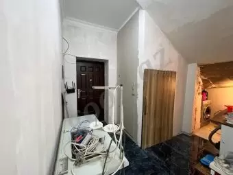 MASAZIR YENİ BAKI YAŞAYIŞ KOMPLEKSİNİN ARXASINDA MÜASİR ÜSLUBDA İNŞA EDİLMİŞ ZÖVQLÜ PAKET KUPÇA HƏYƏT EVİ VİLLA SATILIR