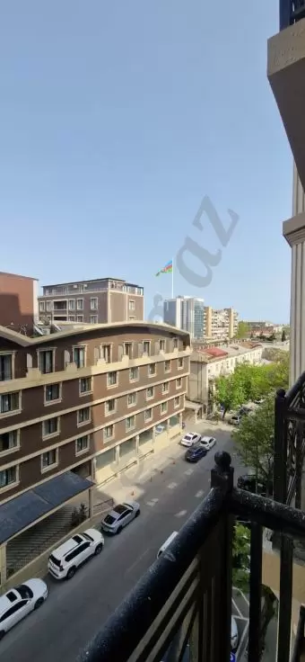 Bayraq Meydani Dunyagozun yani 3 otaqli mənzil